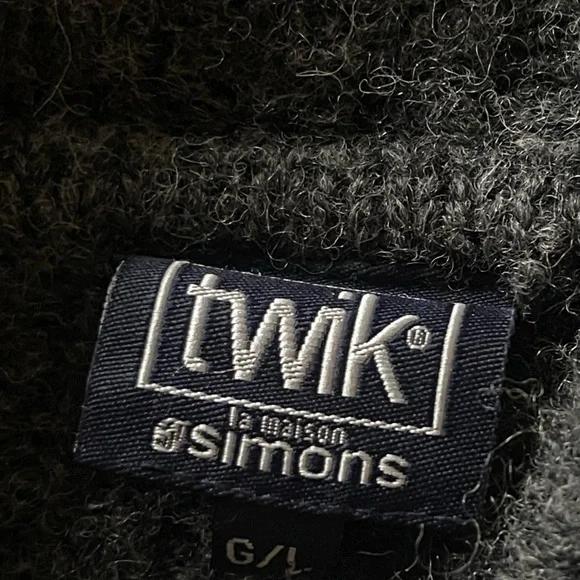 100% Wool Grey Cable Knit Sweater - Picture 4 of 5